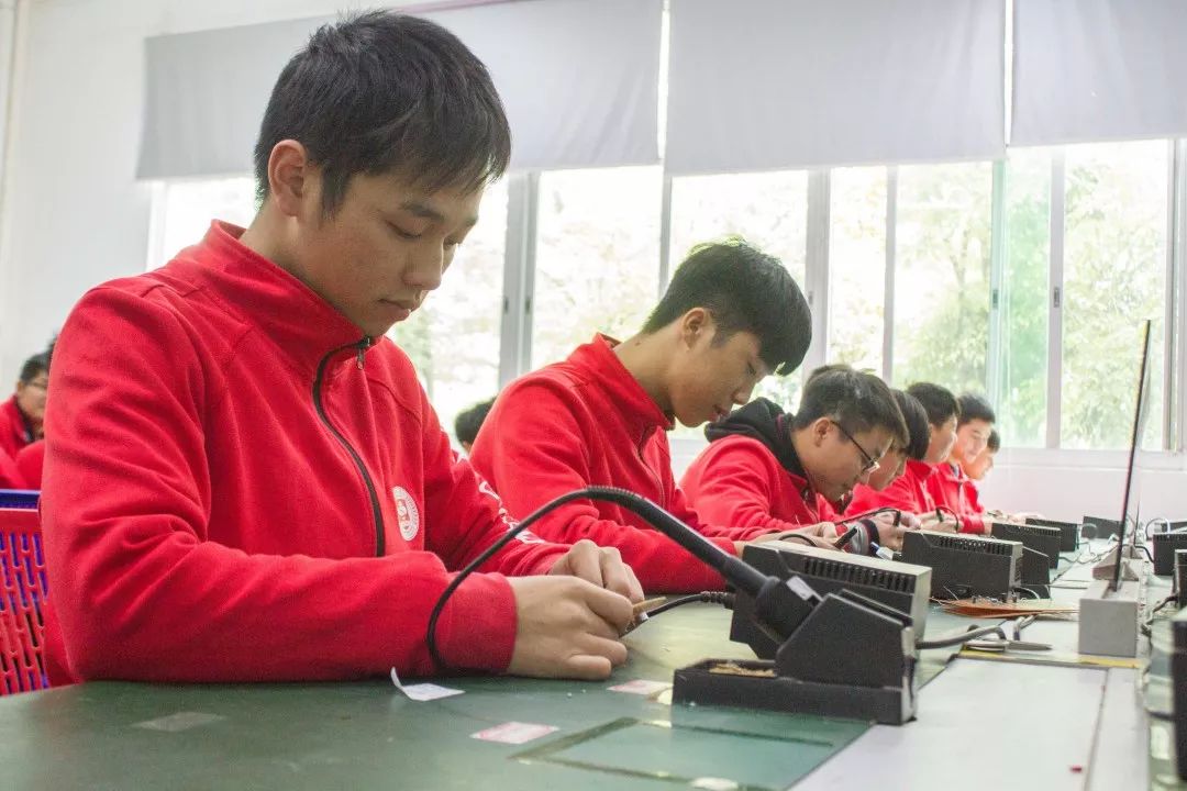 珠海市南方爱迪技工学校