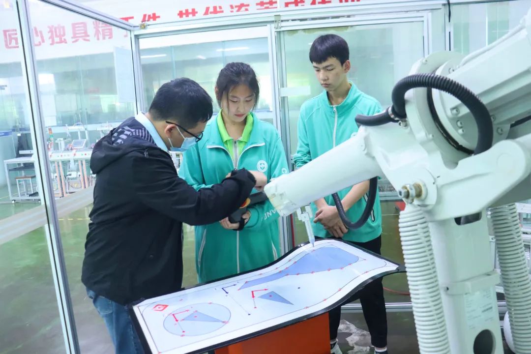 珠海市南方爱迪技工学校